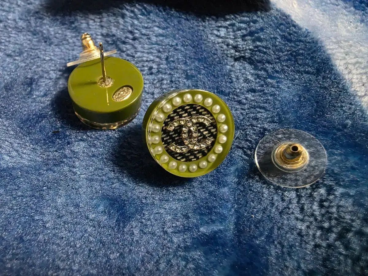 シャネル ボタン型 スタッズ リング