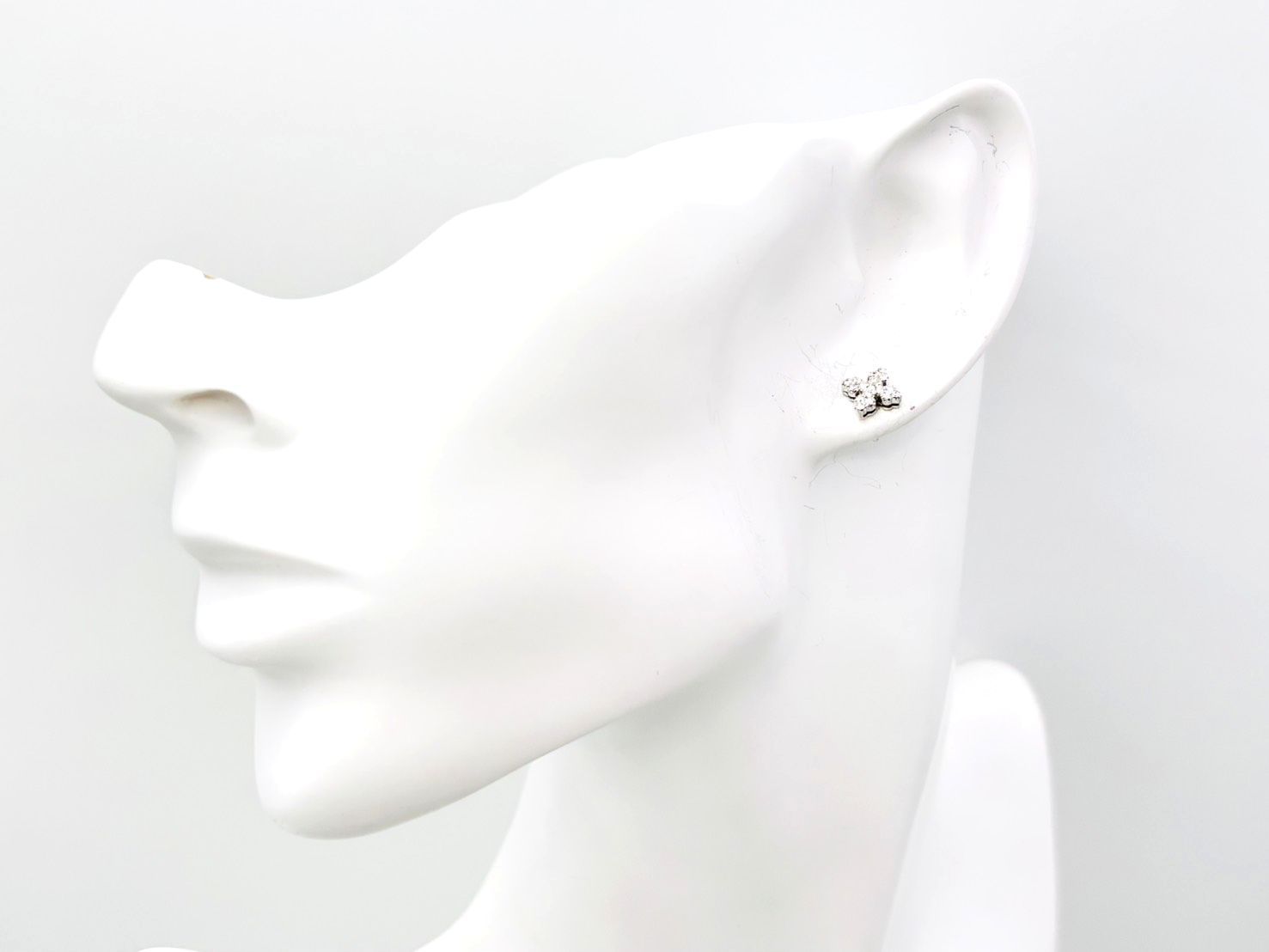 大幅値下げ⭐︎スタージュエリーWG18Kピアス（片耳用） ☆STAR JEWELRY スタージュエリー K18WG ダイヤモンド フラワー ピアス
