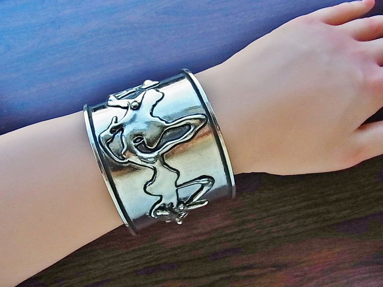 カプリシャスバングル2 シルバー925の存在感抜群バングルだけど軽めの装着感で着けやすい