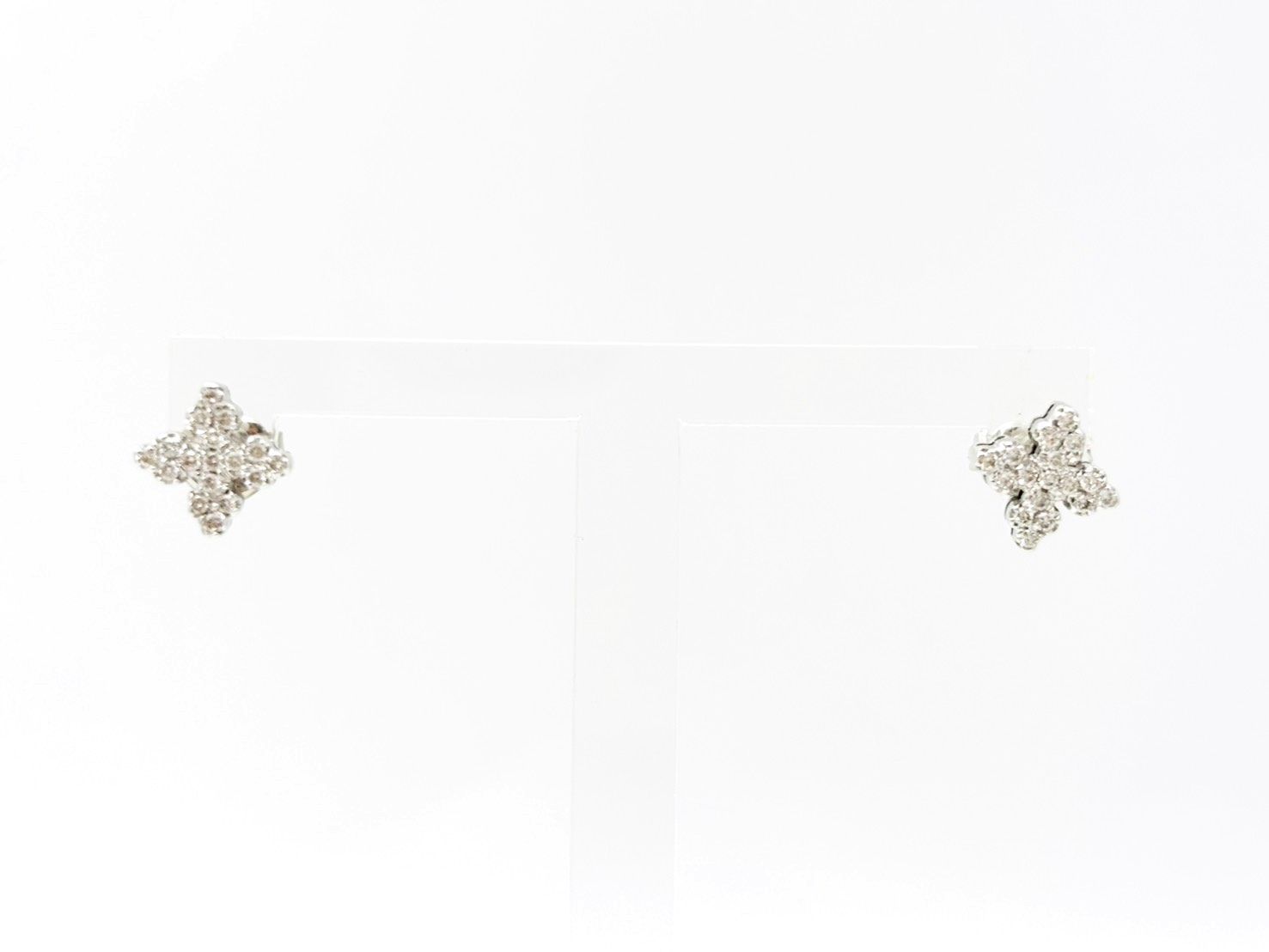 スタージュエリー　ピアス　18KWG ☆STAR JEWELRY スタージュエリー K18WG ダイヤモンド フラワー ピアス