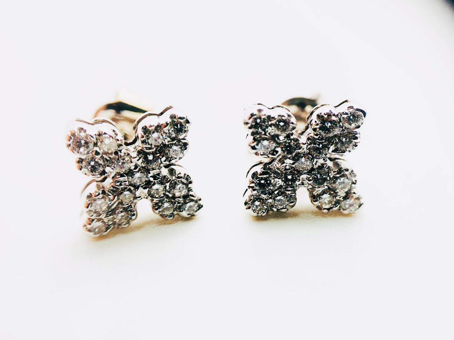 スタージュエリー　ピアス　18KWG ☆STAR JEWELRY スタージュエリー K18WG ダイヤモンド フラワー ピアス