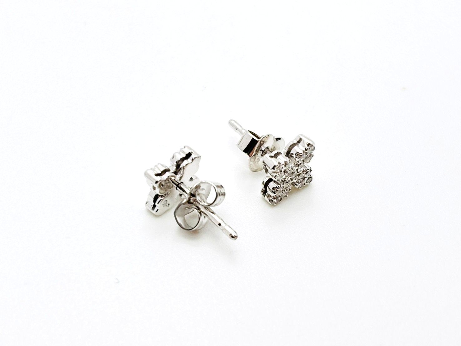☆STAR JEWELRY スタージュエリー K18WG ダイヤモンド フラワー ピアス