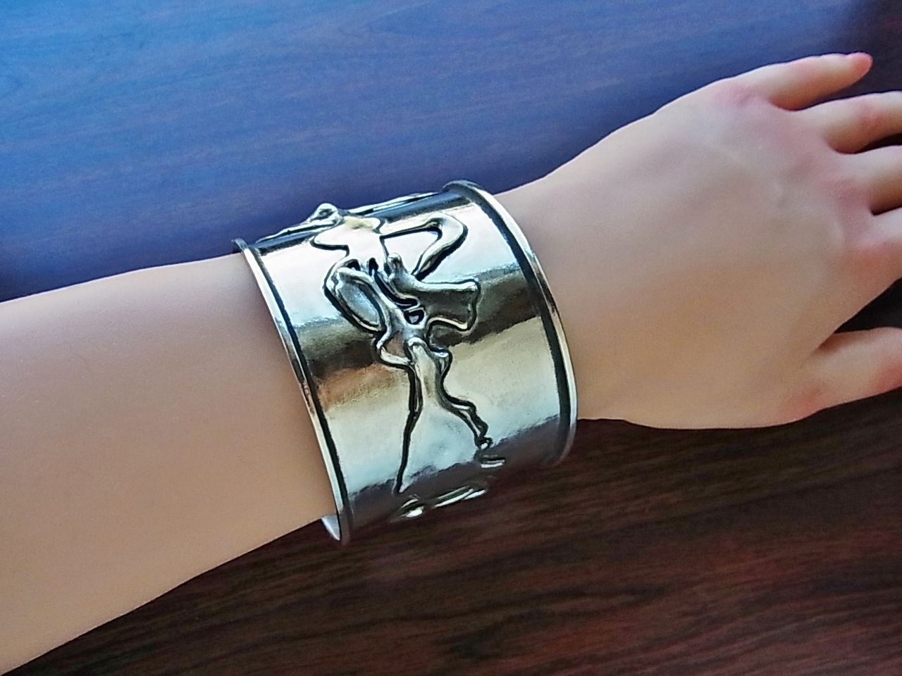 カプリシャスバングル2 シルバー925の存在感抜群バングルだけど軽めの装着感で着けやすい