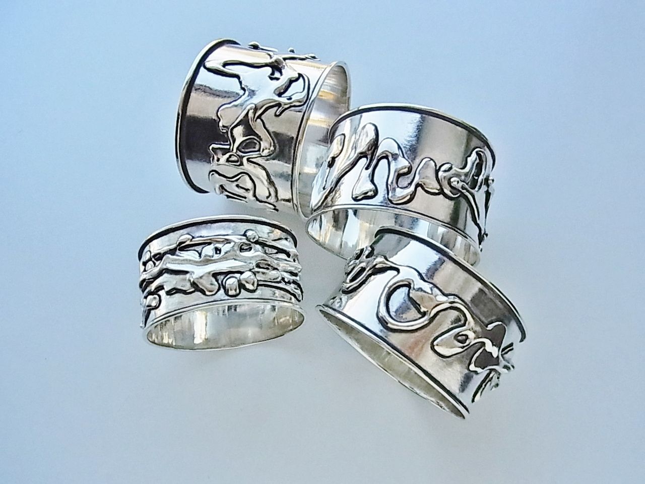 シルバー925の存在感抜群バングルだけど軽めの装着感で着けやすい