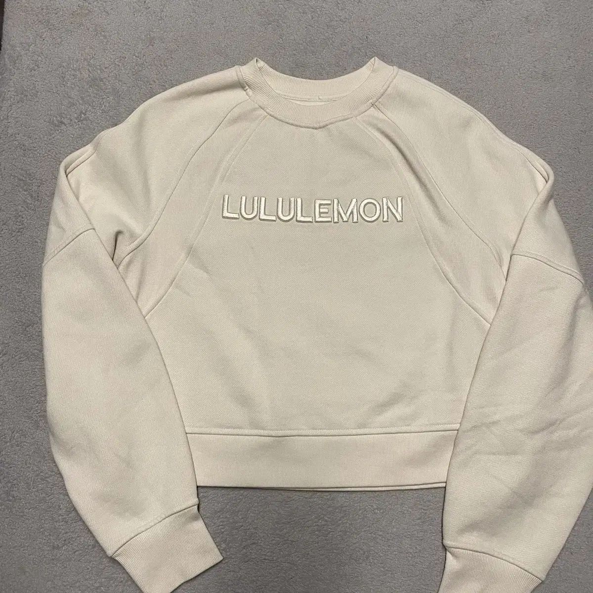 ルルレモン スキューバ オーバーサイズ プルオーバー ワードマーク