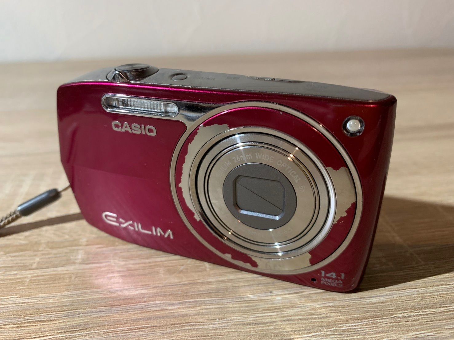 7581 Casio カシオ EXILIM EX-Z2000 ワインレッド ジャンク品 デジカメ