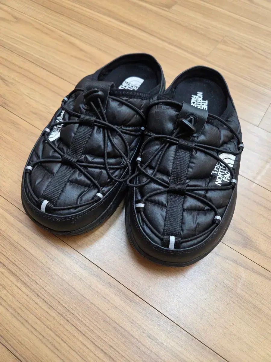 THE NORTH FACE ザノースフェイス ボ リス ミュール ブラック カラー 240 mmです 実際に着用 少なく 上