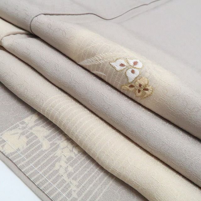 引いていない大人の洒落味”訪問着