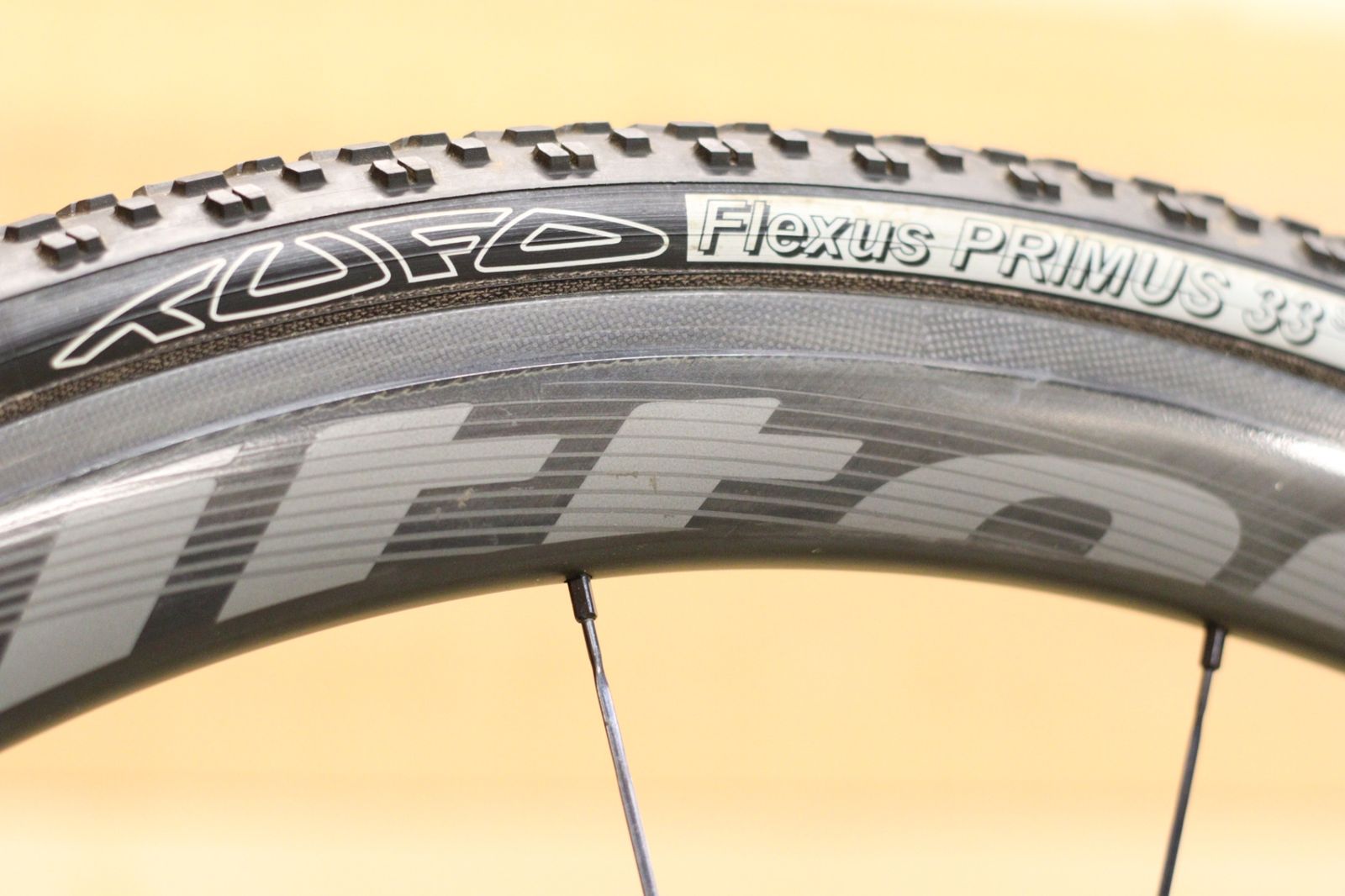 ヴィットリア vittoria キュラーノ QURANO 46 カーボン チューブラー 