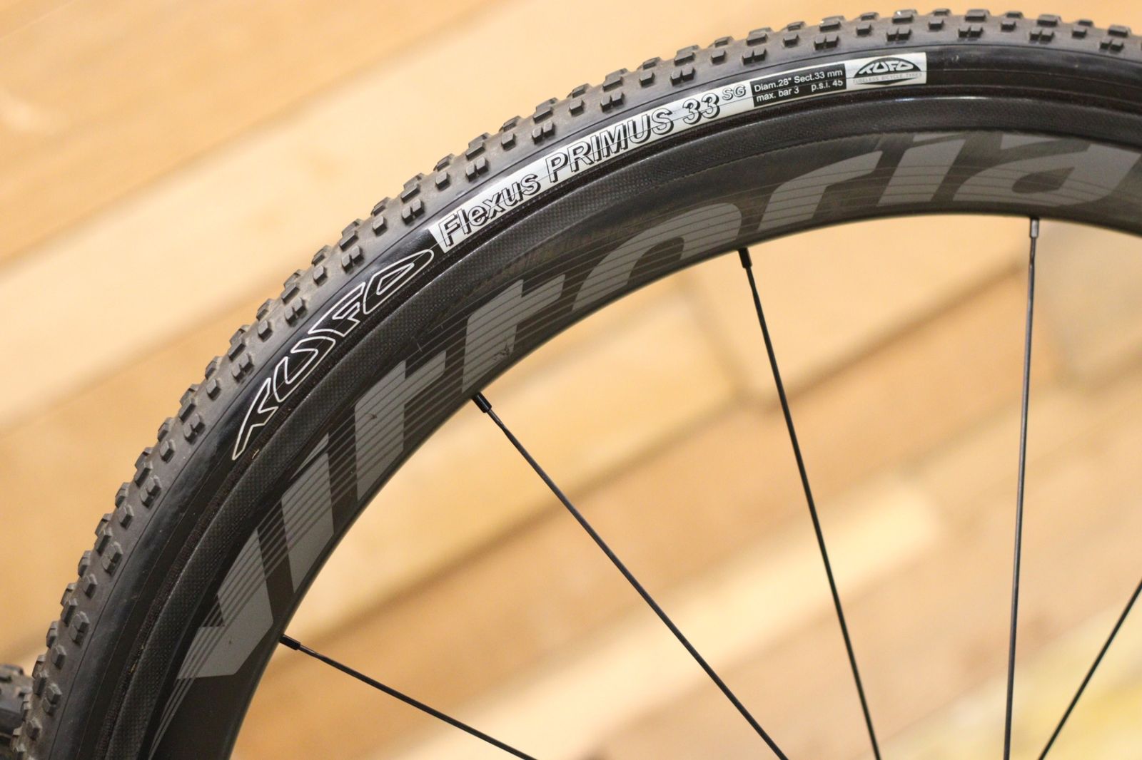 ヴィットリア vittoria キュラーノ QURANO 46 カーボン チューブラー 