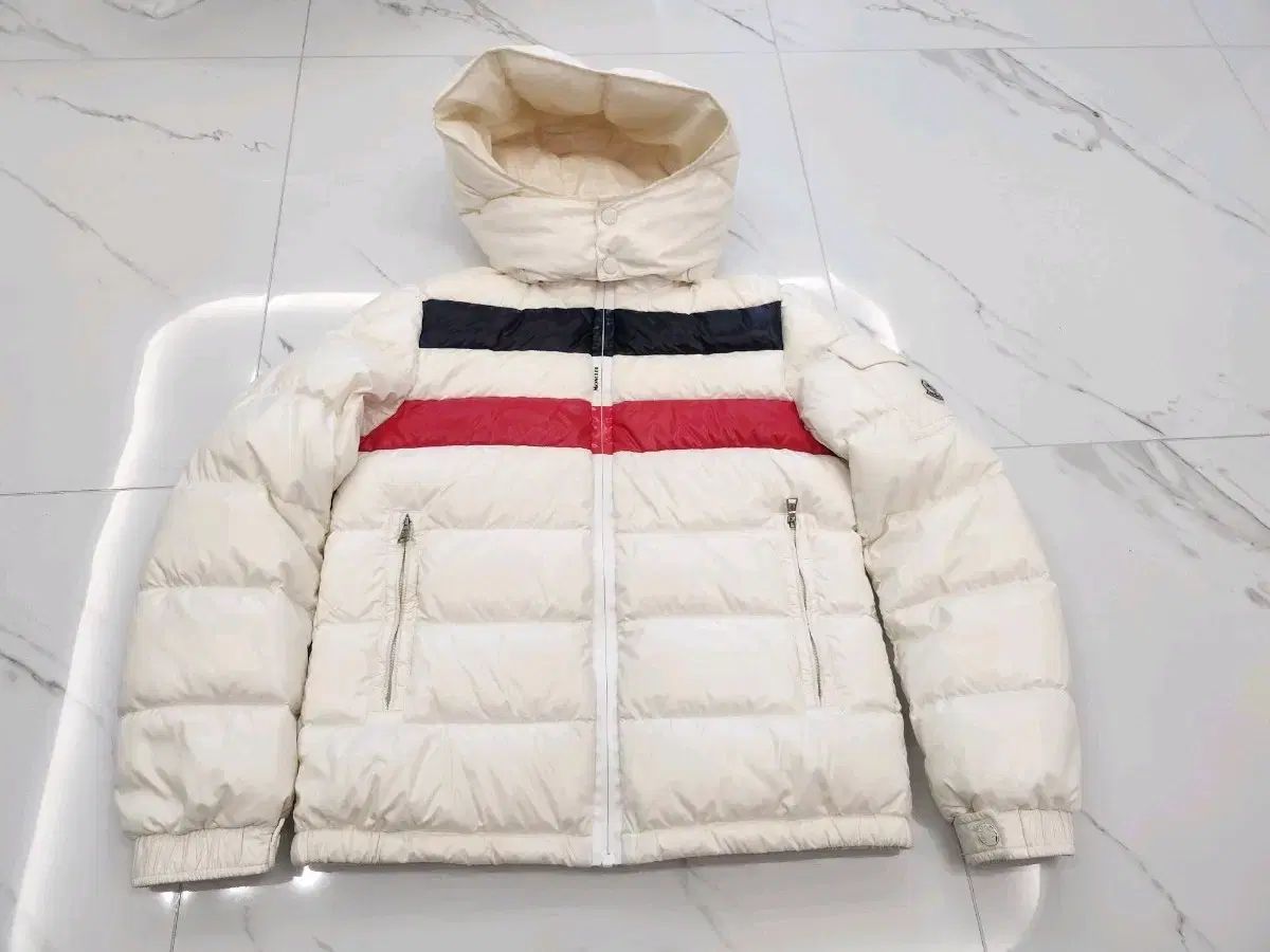 モンクレール キッズ ダウン 14 A 成人可