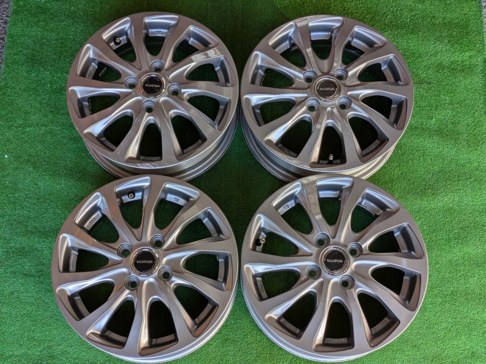 ダイハツキャスト外し汎用14インチアルミホイール .5 J 100 4 H ＋45