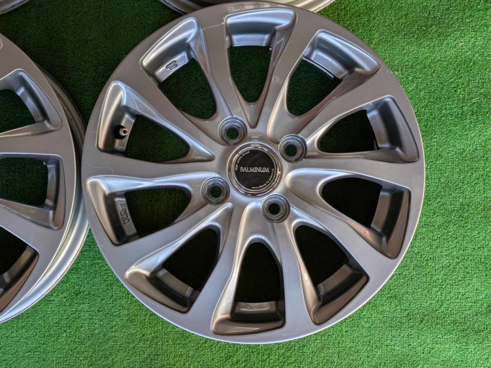 ダイハツキャスト外し汎用14インチアルミホイール .5 J 100 4 H ＋45