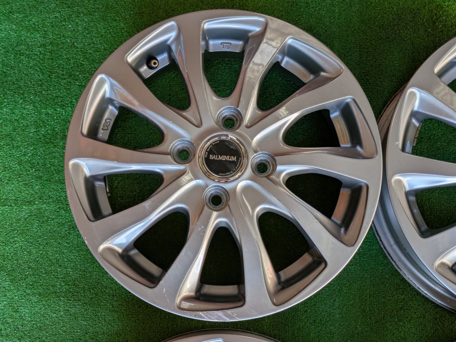  ダイハツキャスト外し汎用14インチアルミホイール .5 J 100 4 H ＋45 14インチ ホイール