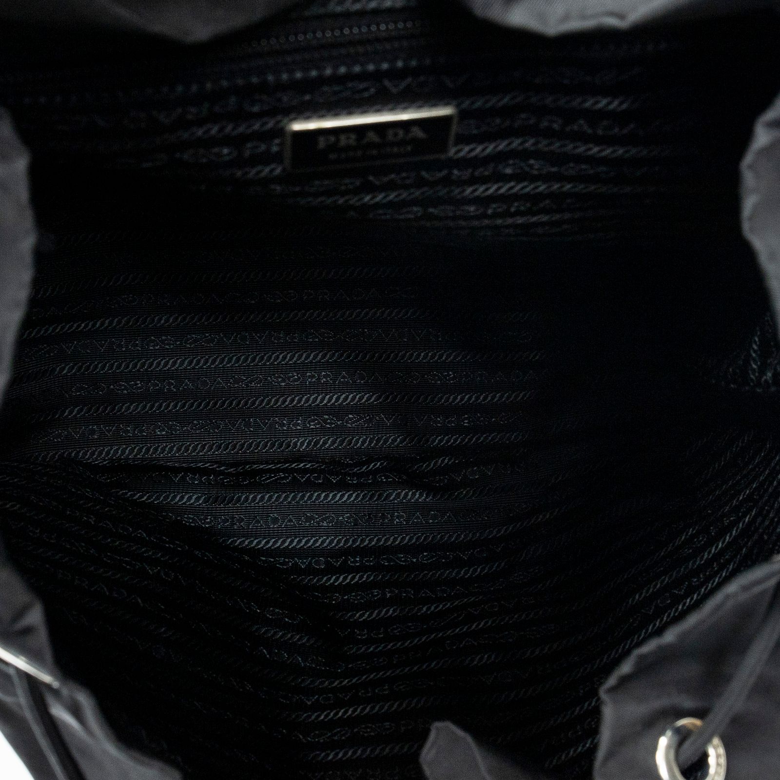 プラダ巾着フラップ