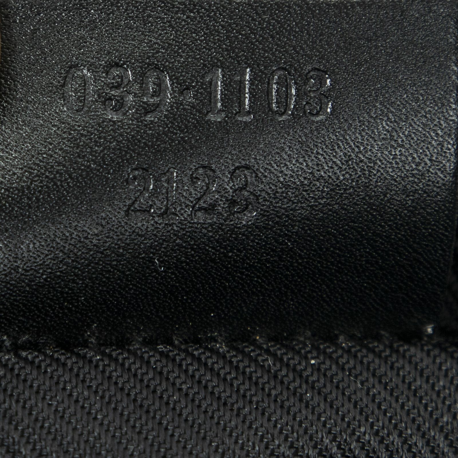 グッチアクセサリーポーチ黒GGキャンバスA