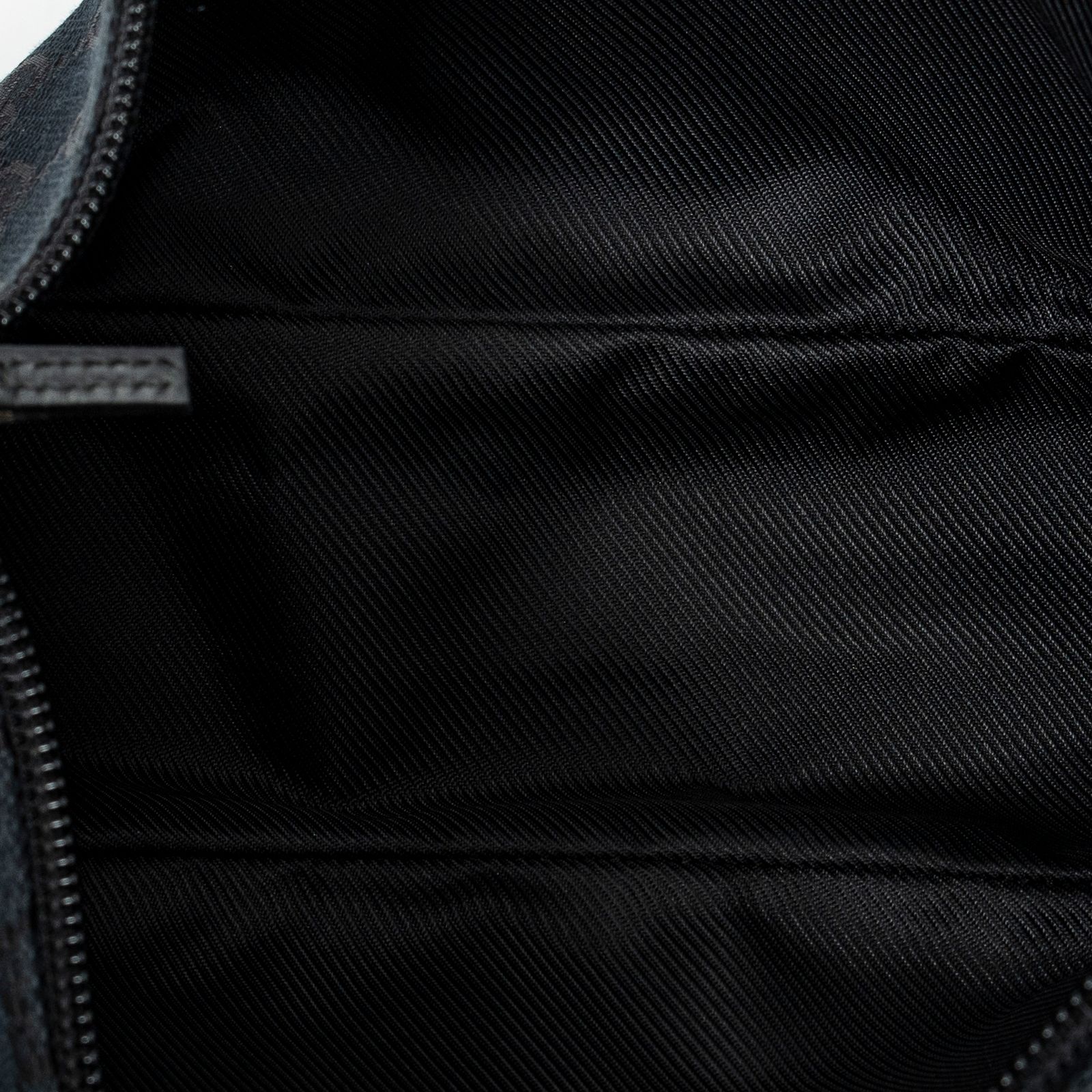  GUCCI グッチアクセサリーポーチ黒GGキャンバスA その他 バッグ