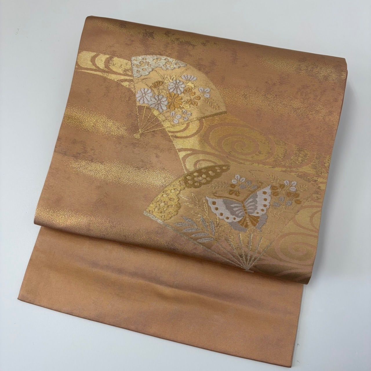 名古屋帯 名古屋帯 蒔絵金彩錦 扇面に蝶 九寸 正絹 MA-2994 - メルカリ