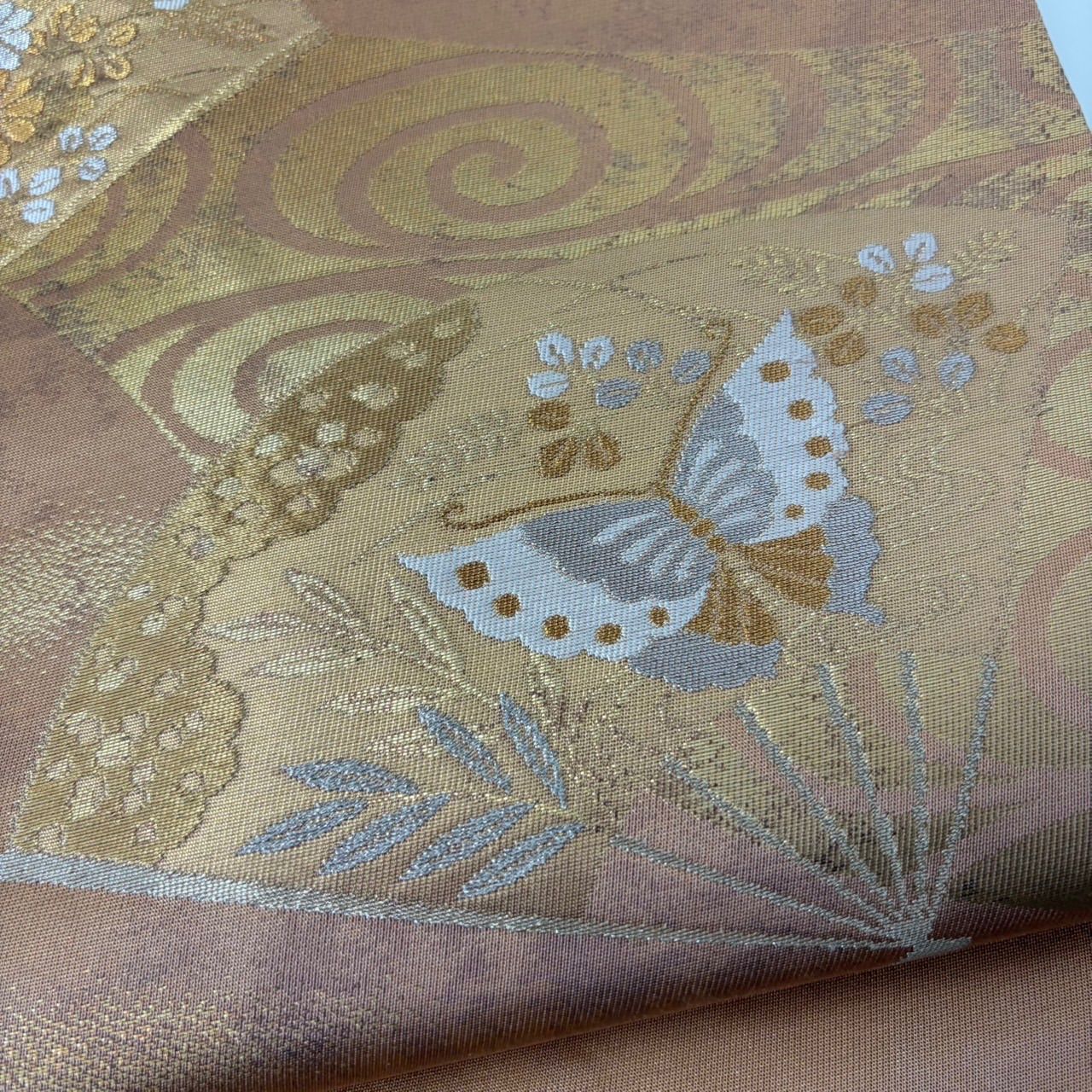 名古屋帯 蒔絵金彩錦 扇面に蝶 九寸 正絹 MA-2994 - メルカリ