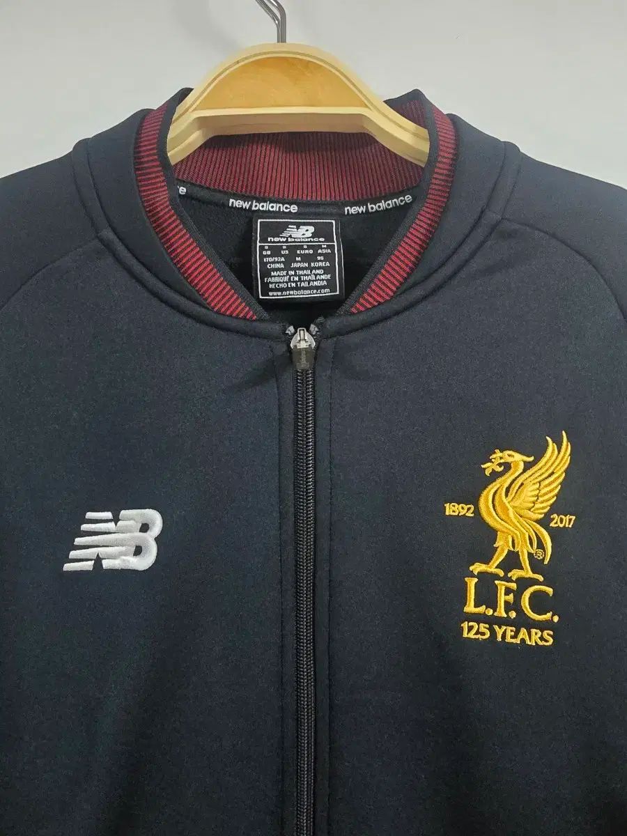 ニューバランス リヴァプール FC トラック ジャケット ブラック - メルカリ