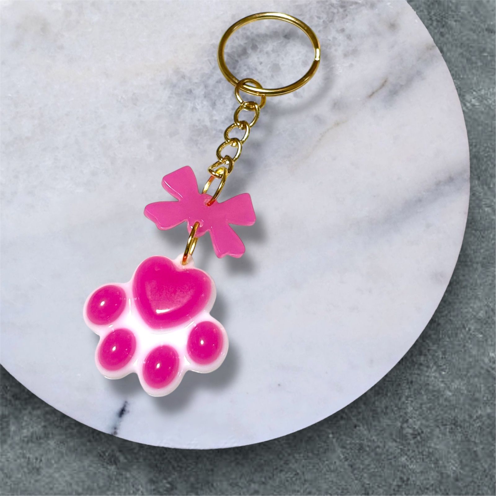 可愛い肉球キーホルダー レジン アクセサリー 名入れ ハンドメイド
