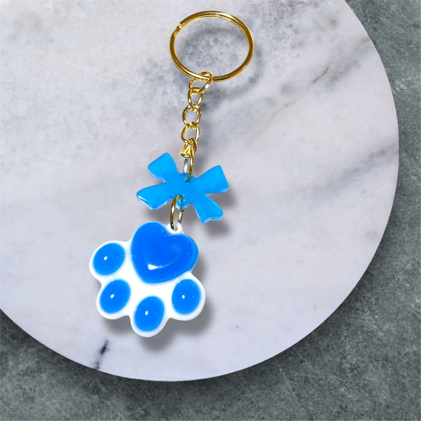 可愛い肉球キーホルダー レジン アクセサリー 名入れ ハンドメイド