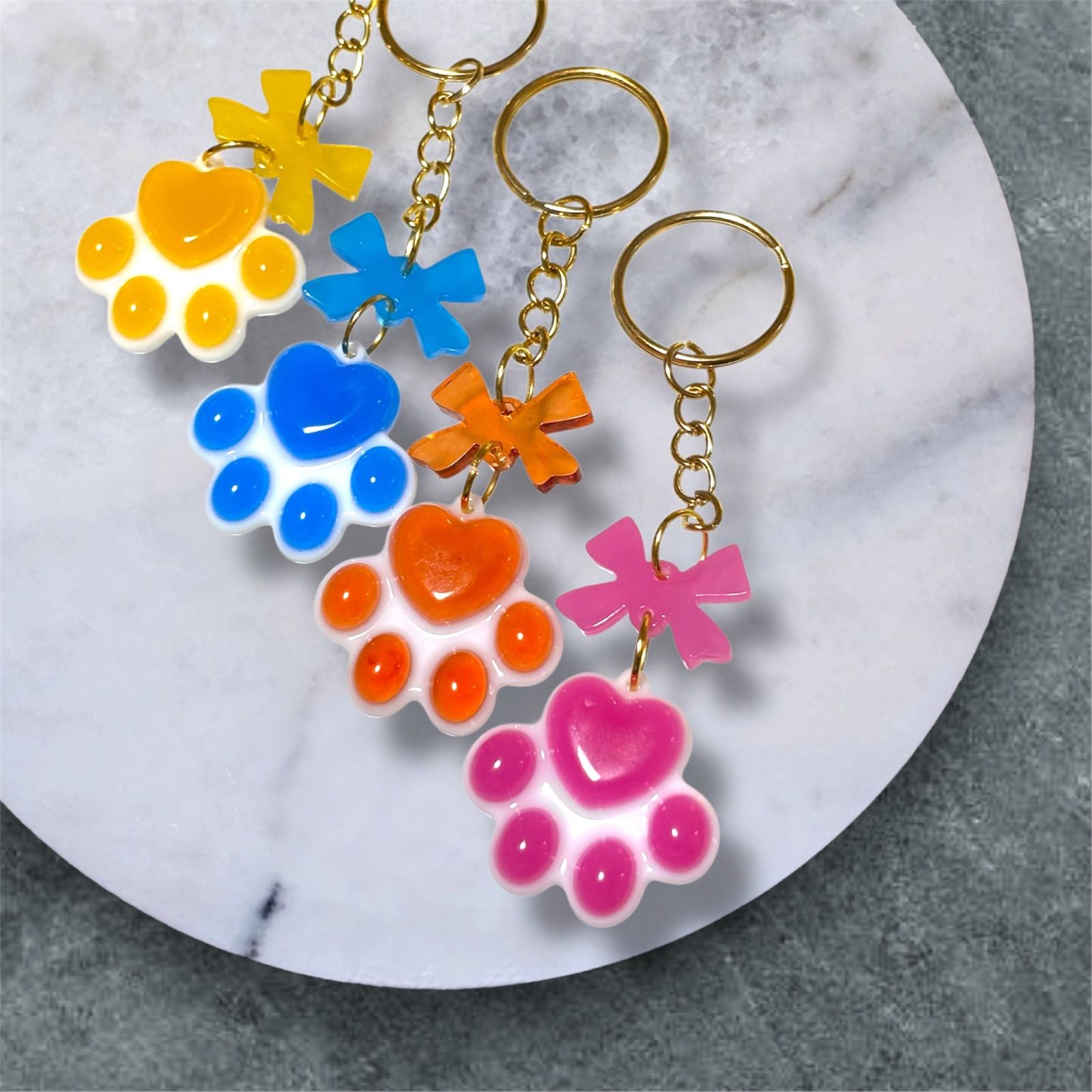 可愛い肉球キーホルダー レジン アクセサリー 名入れ ハンドメイド