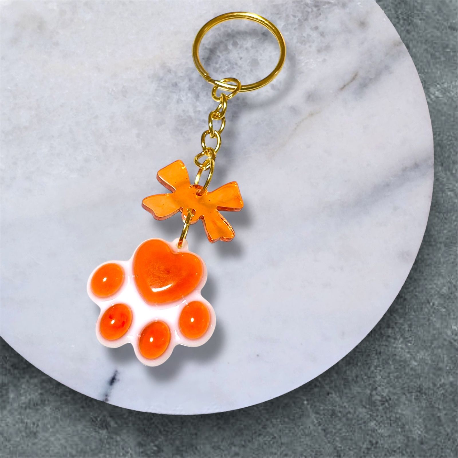 可愛い肉球キーホルダー レジン アクセサリー 名入れ ハンドメイド