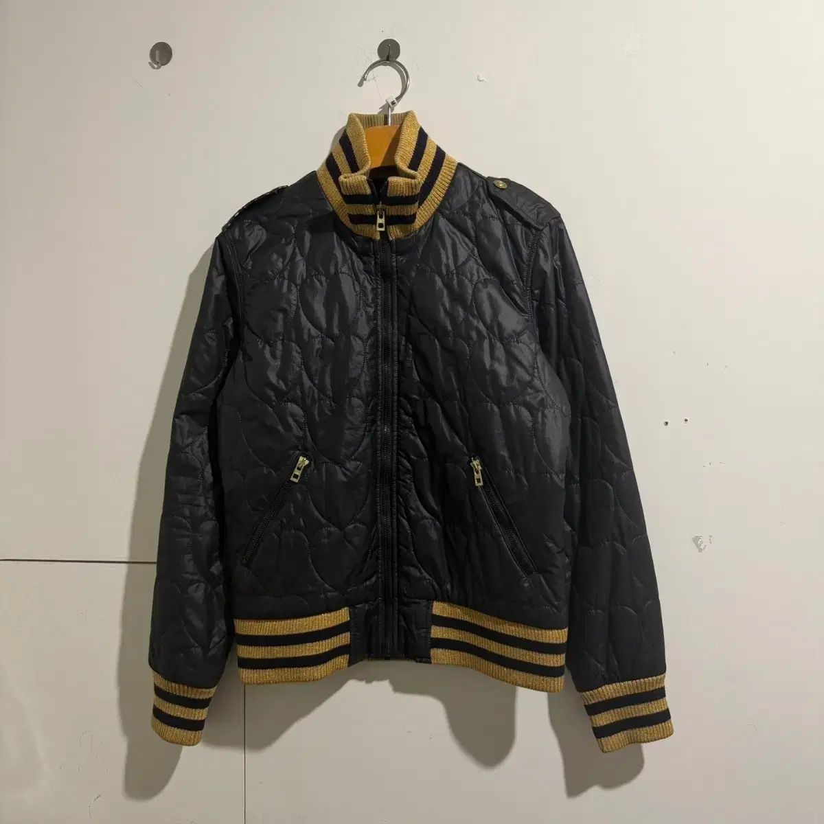 アディダス ブラック キルティング ジャケット