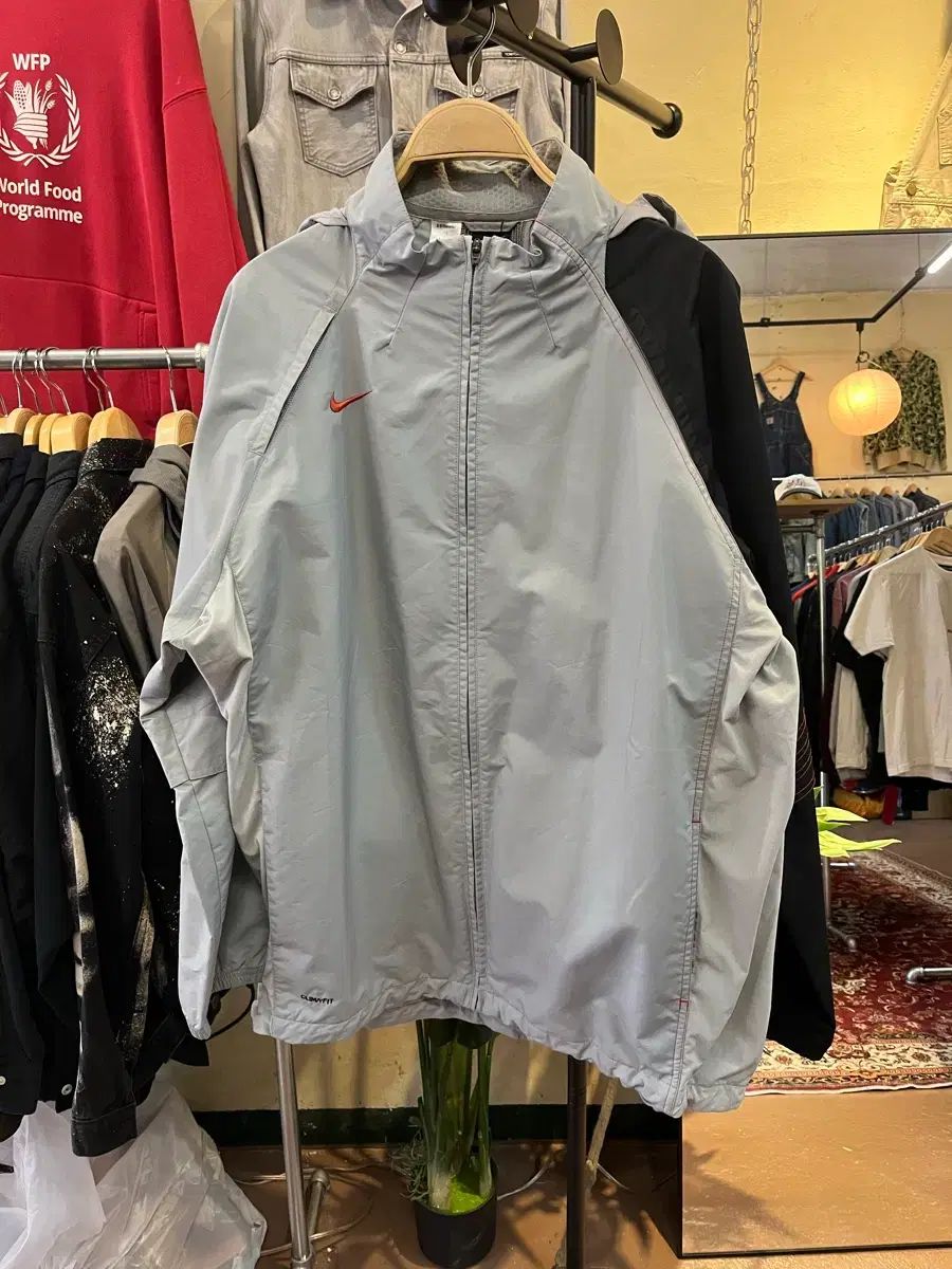 ナイキ ウィンドブレーカー アウター csz 239