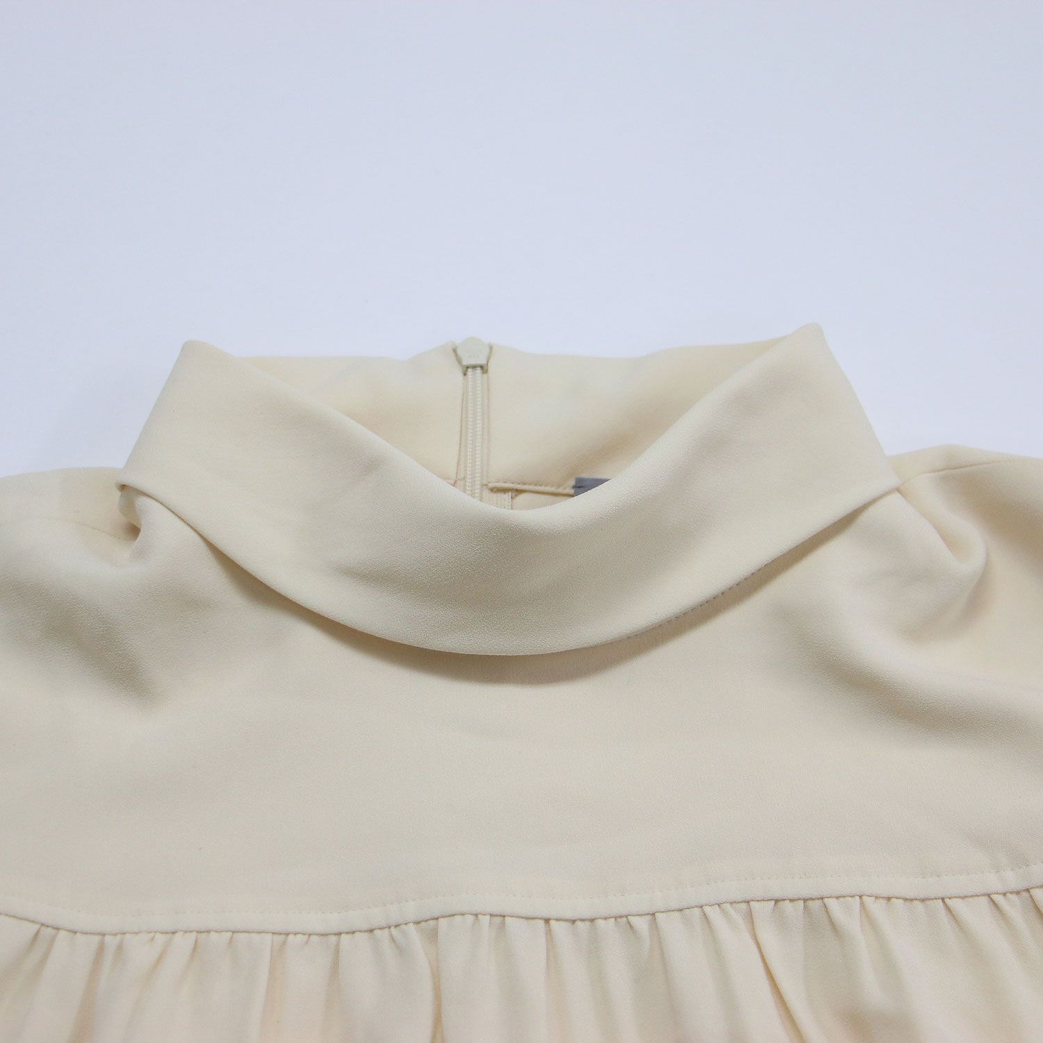theory luxe セオリーリュクス ブラウス クリーム サイズ:38(M) | 22秋冬 ロールネック ギャザースリーブ ブラウス | CYPRESS ULMO | ハイネック 長袖 | トップス シャツ カットソー【レディース】【中古】 theory luxe セオリーリュクス ブラウス クリーム サイズ:38(M) | 22