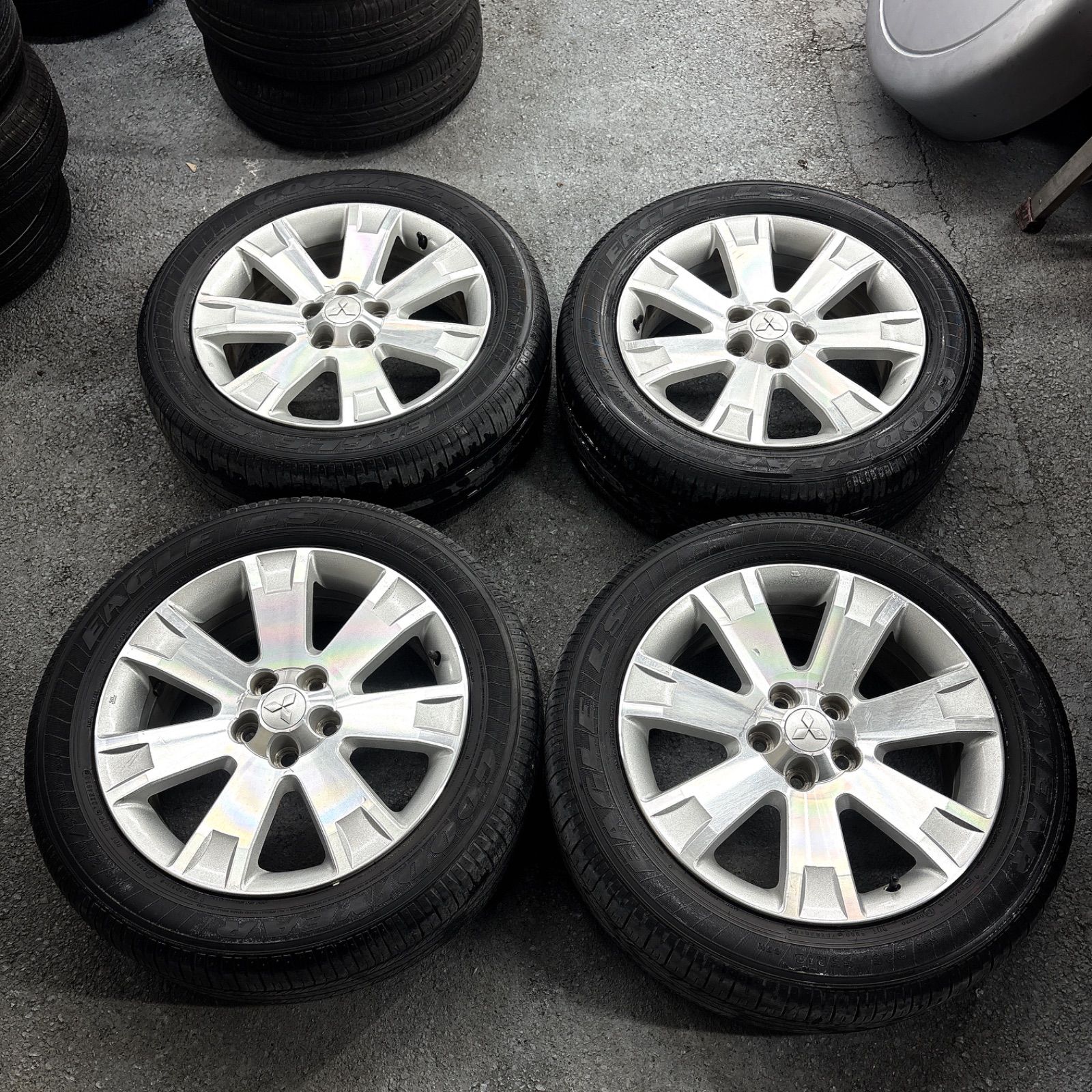 三菱 デリカD 5 225|55 R 18 ホイールタイヤセット