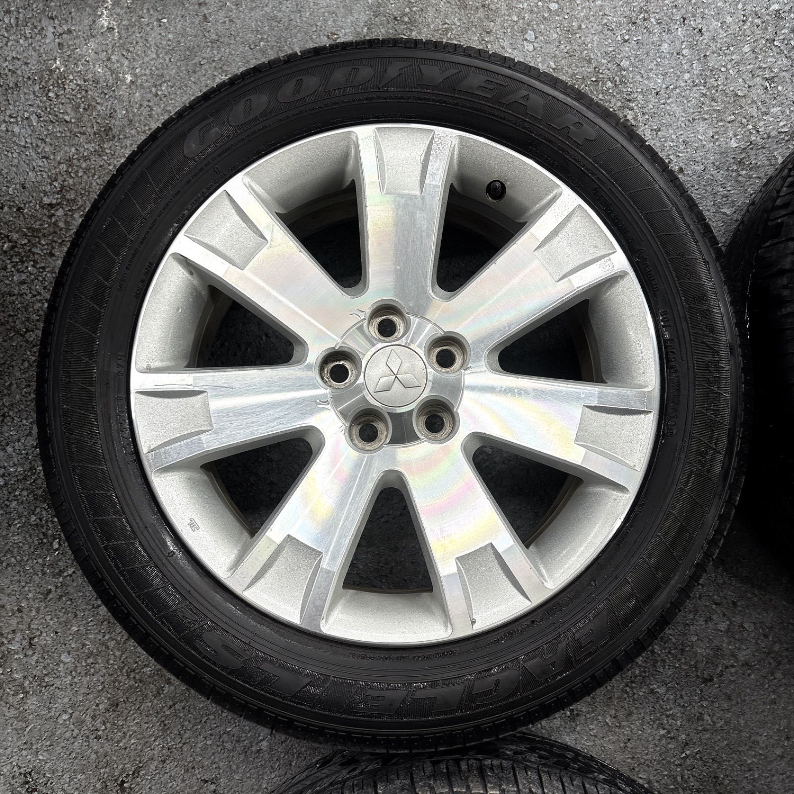 三菱 デリカD 5 225|55 R 18 ホイールタイヤセット