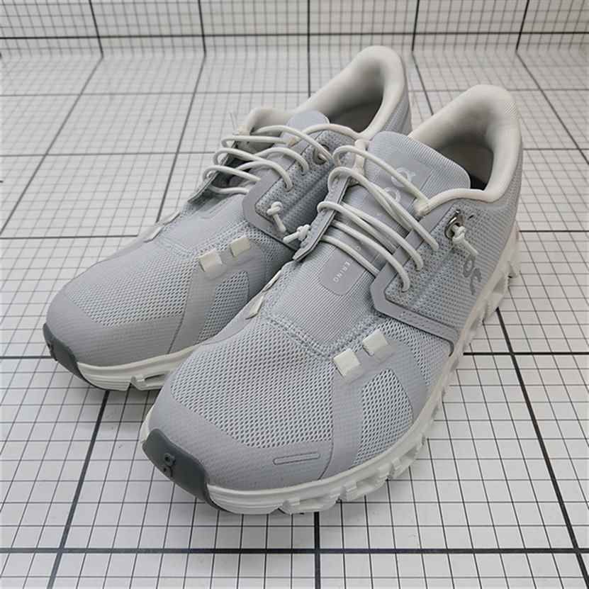 Θ オン On クラウド Cloud ランニングシューズ グレー系 22.5 cm レディース E