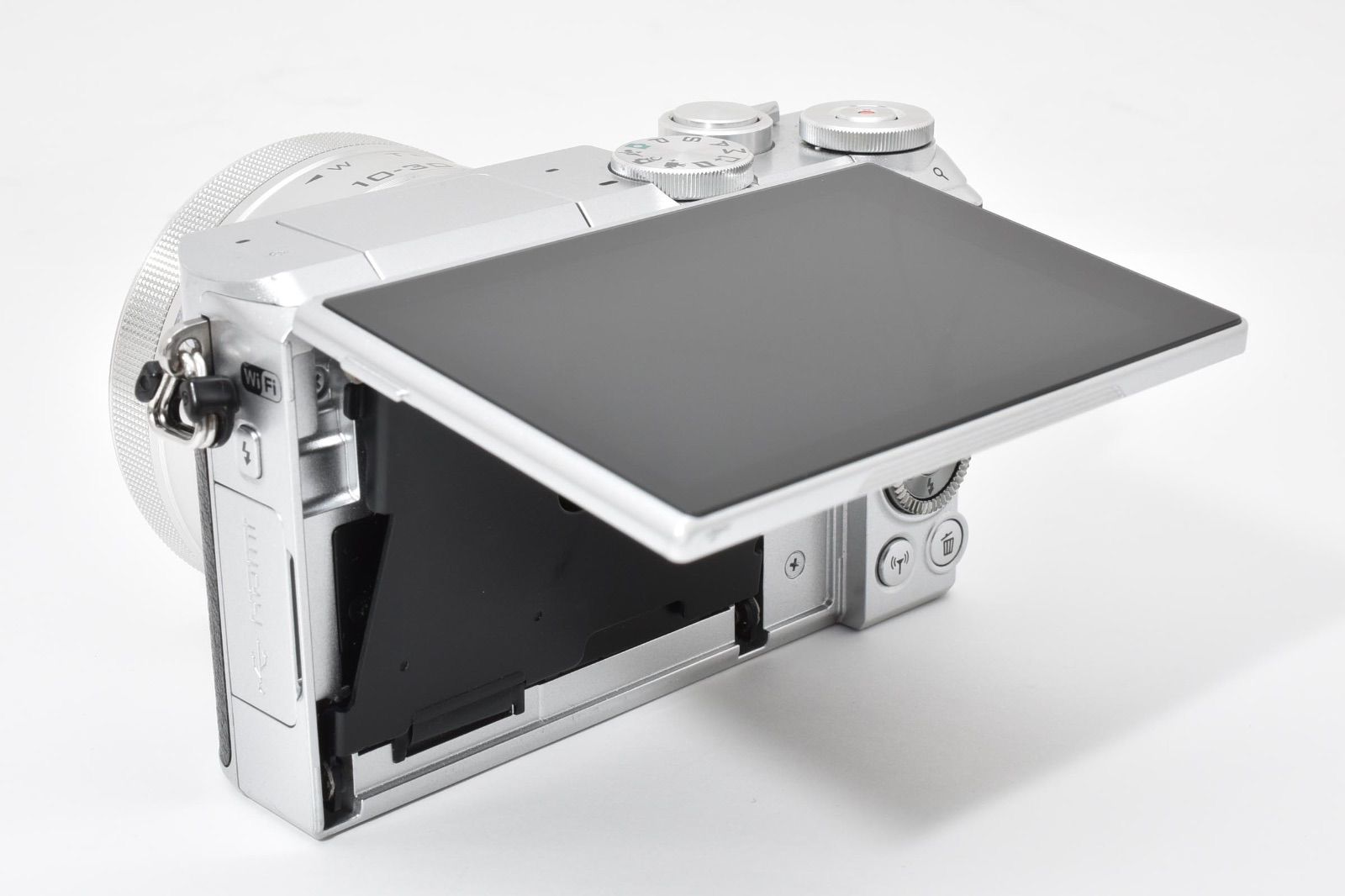 【美品】ニコン NIKON 1 J5 パワーズームキット ニコン Nikon 1 J5 標準パワーズームレンズキット [ブラック] 価格比較