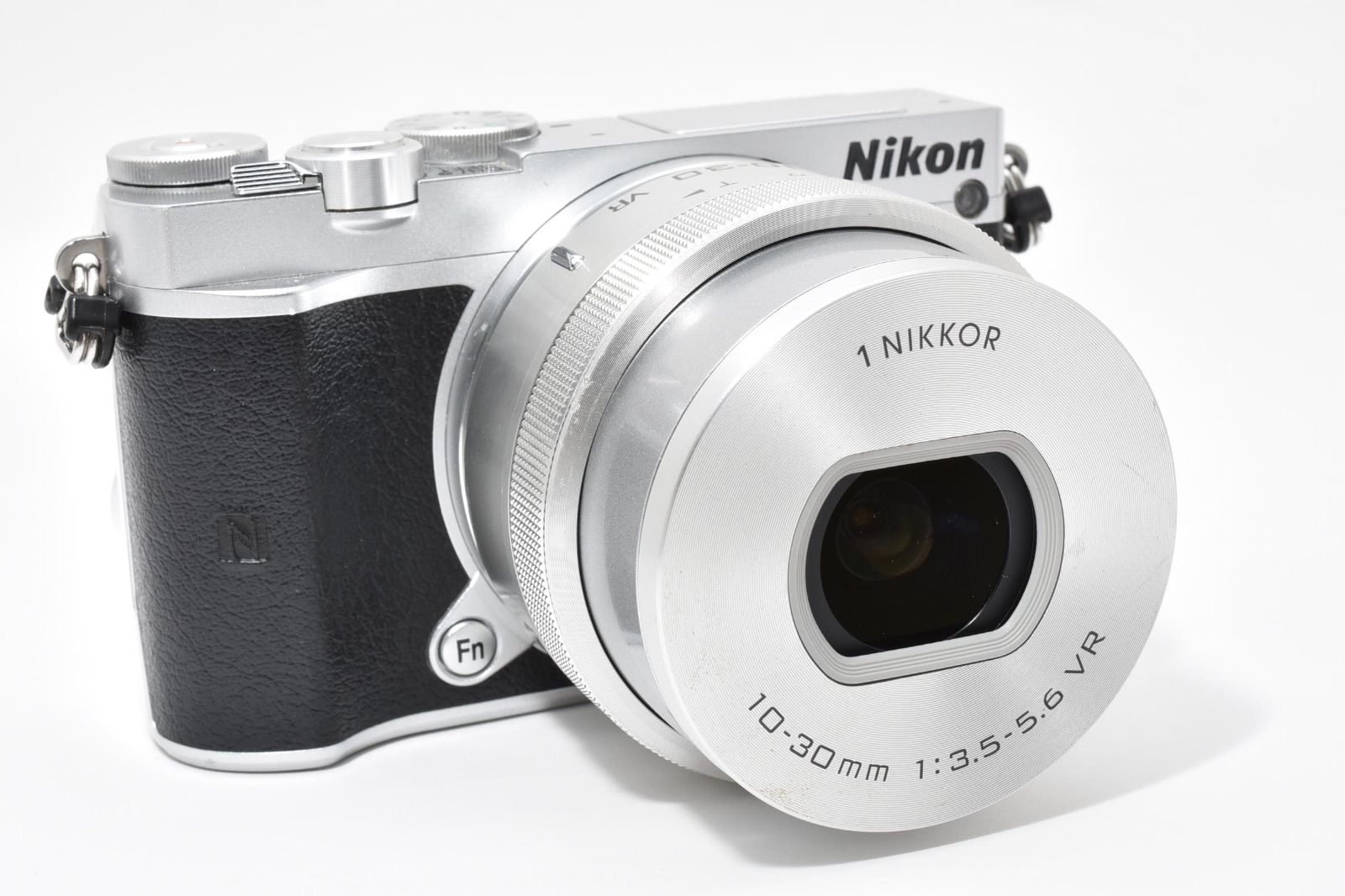 美品】ニコン NIKON 1 J5 パワーズームキット Wi-Fi搭載 - メルカリ