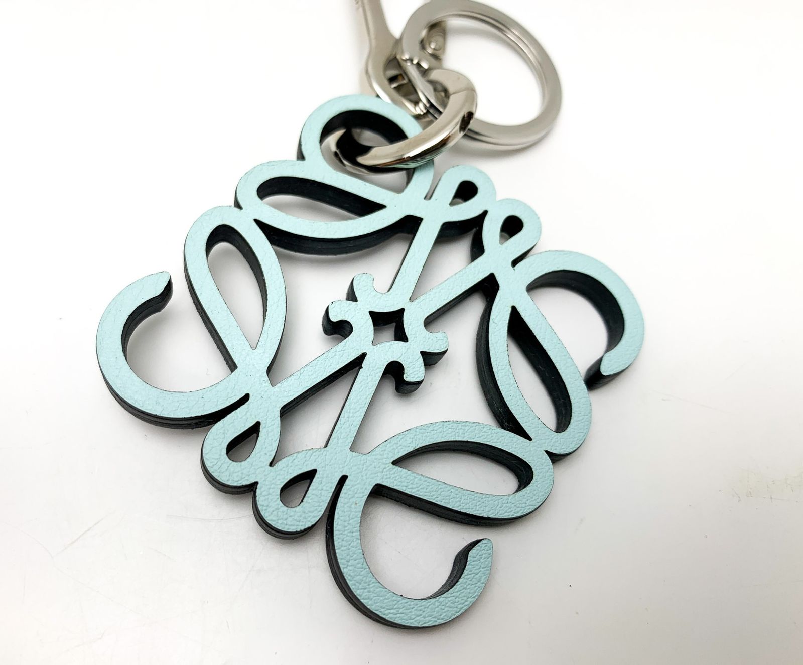 LOEWE ロエベ リバーシブル アナグラム チャーム バッグチャーム キーホルダー ブランド 小物 グレー 水色 ライトブルー シルバー金具