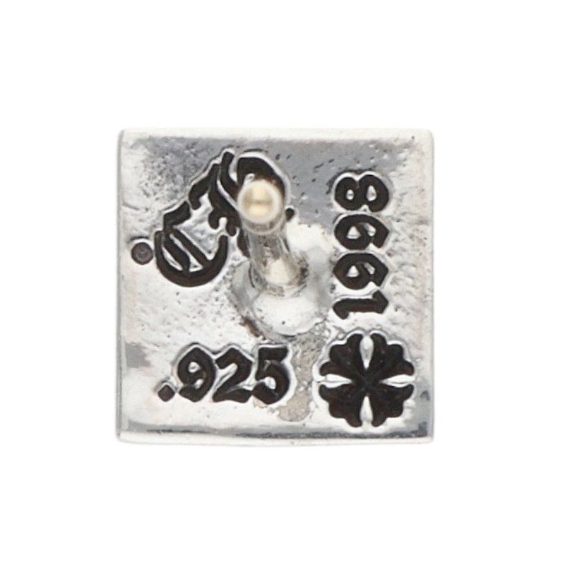 クロムハーツ 1ダイヤ シルバーピアス クロムハーツ STUD PYRAMID PLS DIA/ピラミッドスタッド 1ダイヤ