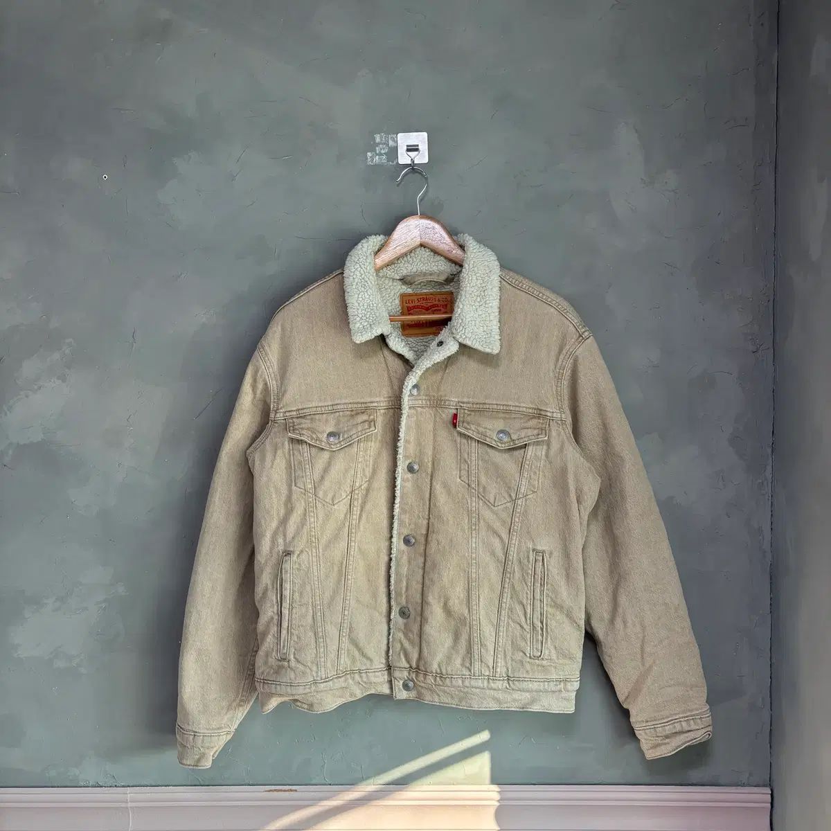 リーバイス シェルパ トラッカー ジャケット ベージュ
