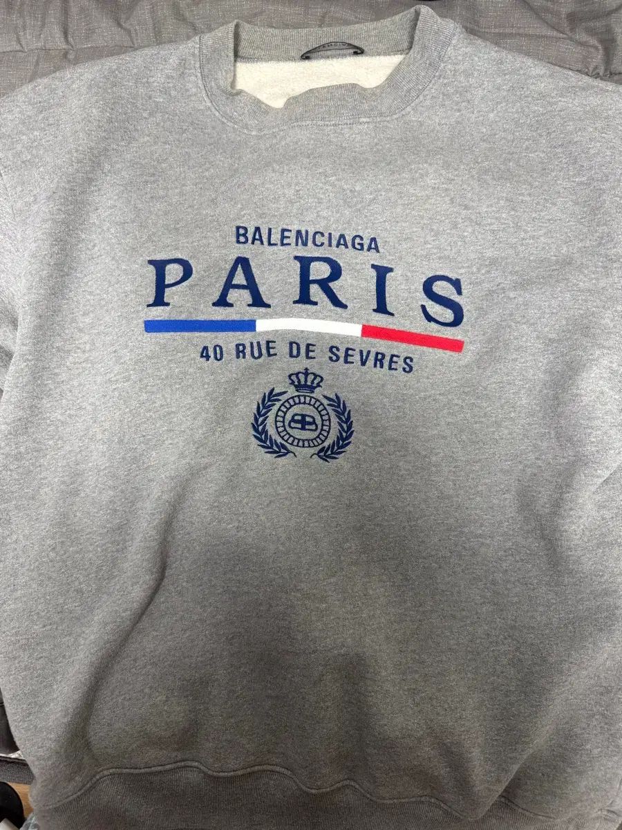 バレンシアガ パリ スウェット グレー