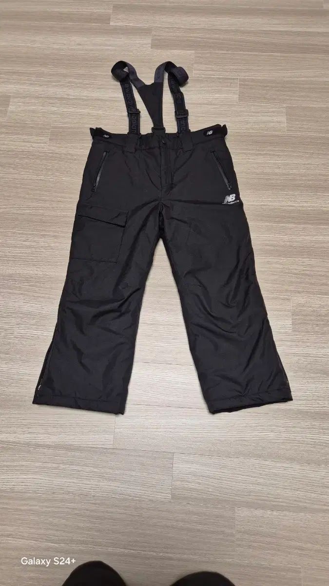 ニュー ンスキッズ ブラック スキー ズボン サスペンダー