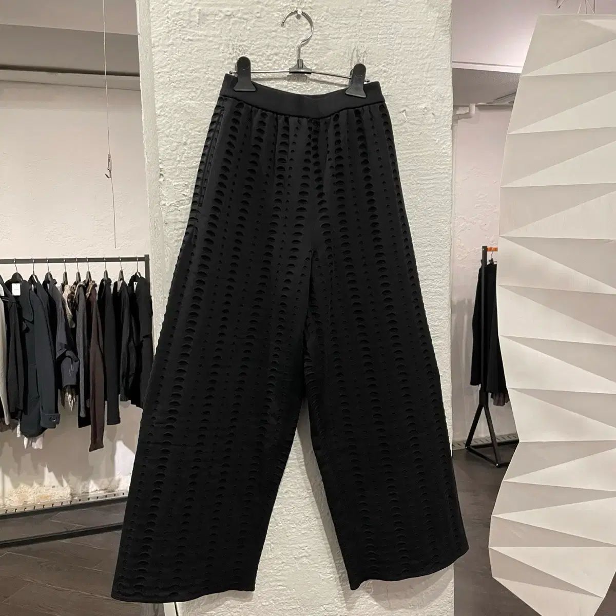 CFCL カットアウト デザインテープ パンツ