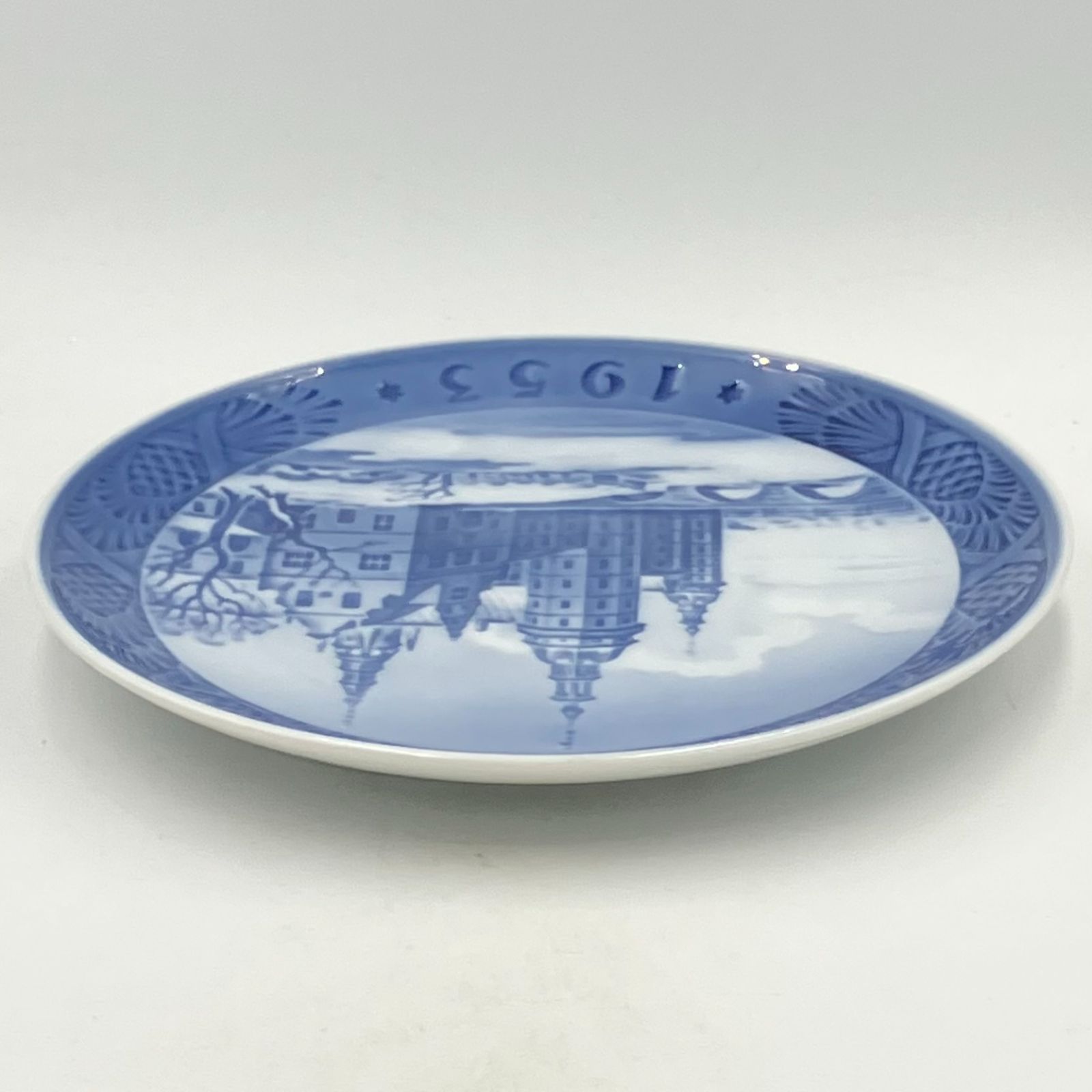 イヤープレート