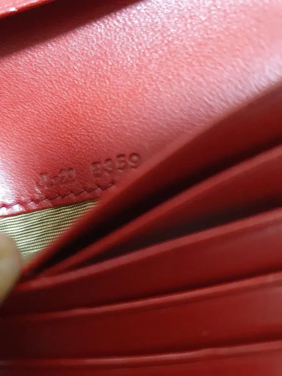 FERRAGAMO フェラガモ ガンチーニ 二つ折り財布 レッド