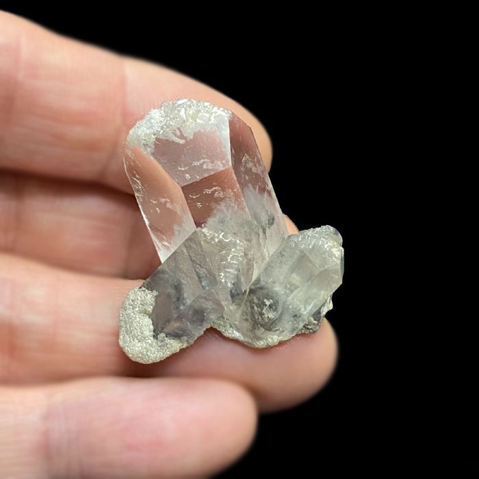 クローライトが付着した‼️ガネーシュヒマール水晶の原石 ガネーシュヒマール産 水晶 原石 クローライトINクォーツ 限定品（2487