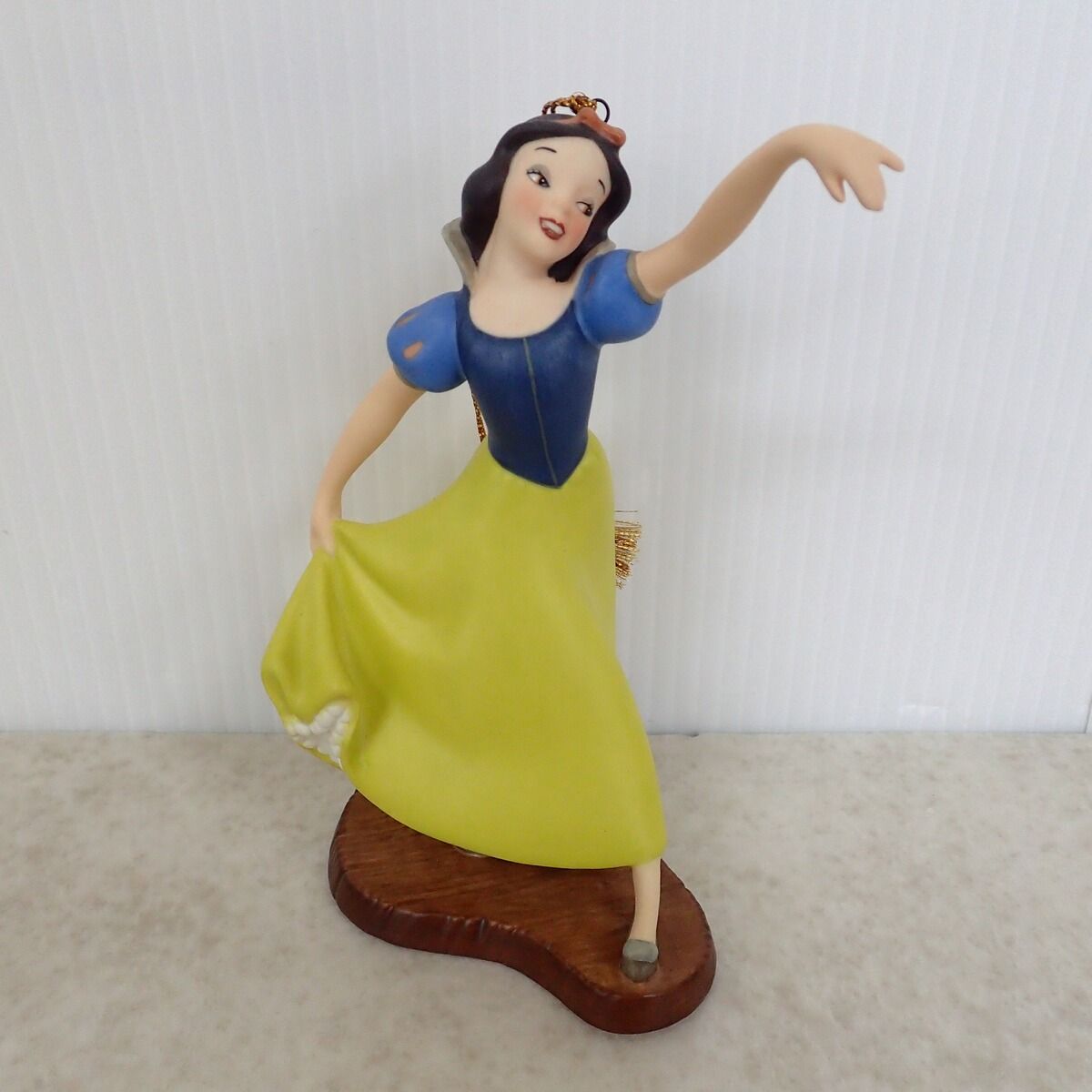 WDCCフィギュア ディズニー白雪姫 廃盤】 ディズニー 白雪姫 お城へ Snow White and Prince And Away to