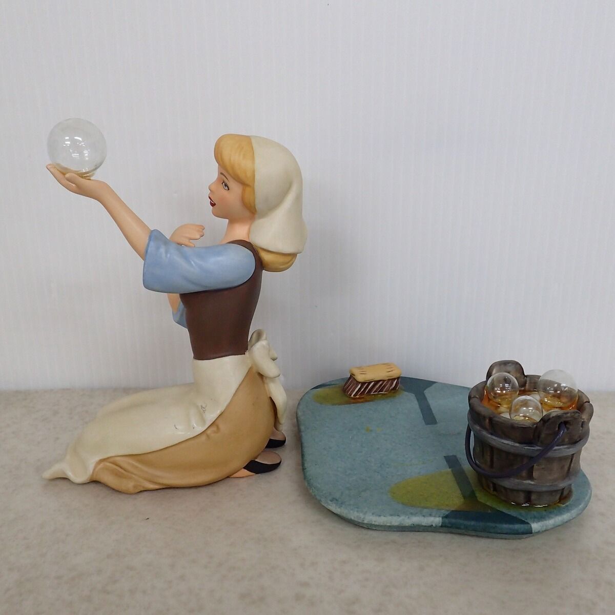 wdcc　シンデレラ　フィギュア WDCC シンデレラ Cinderella チャーミング王子 フィギュア Amazon.co