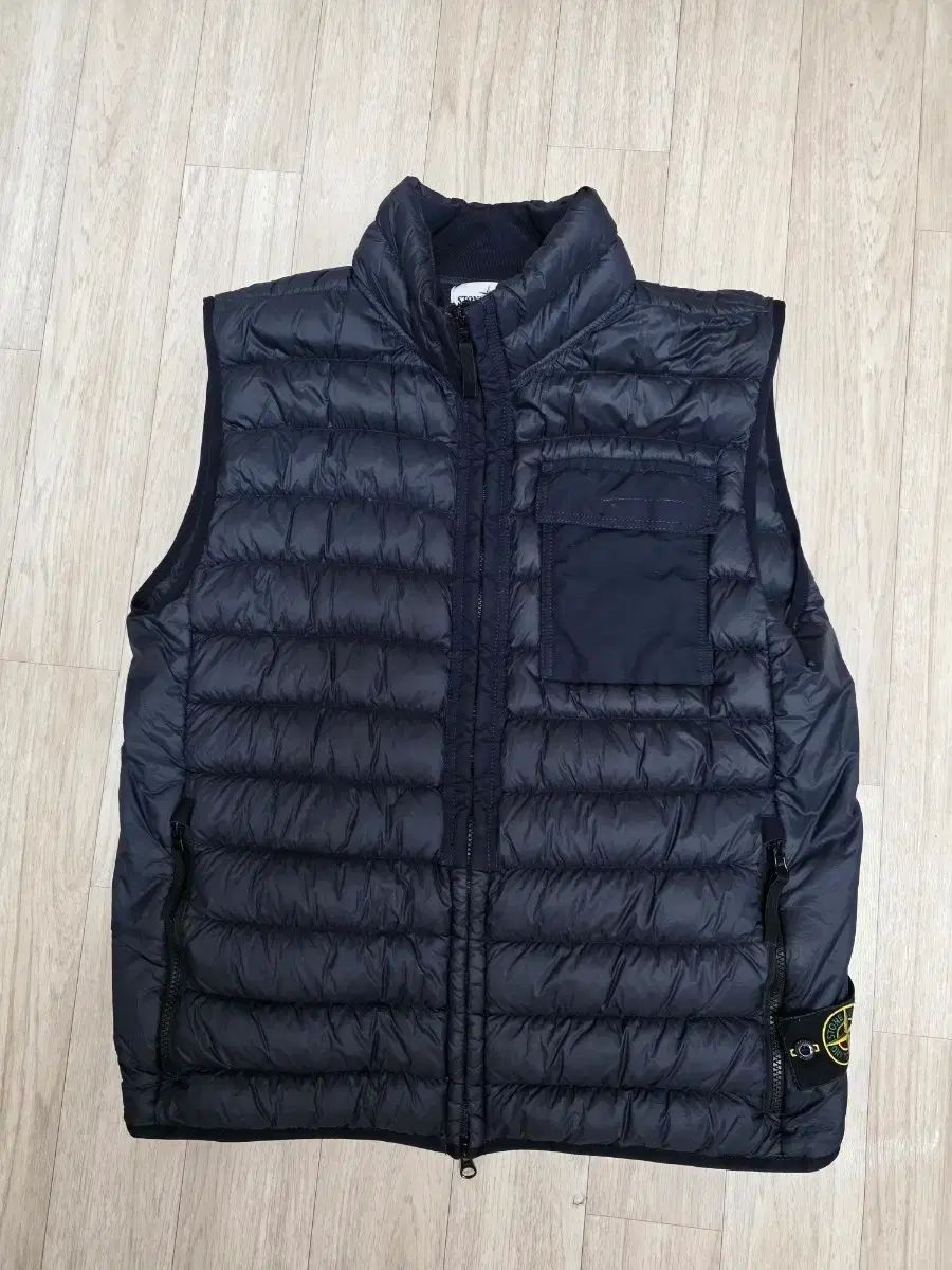 STONE ISLAND ストーンアイランド ダウンベスト - メルカリ