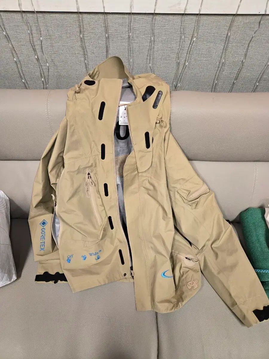 Supreme オフホワイト ゴアテックス セットアップ