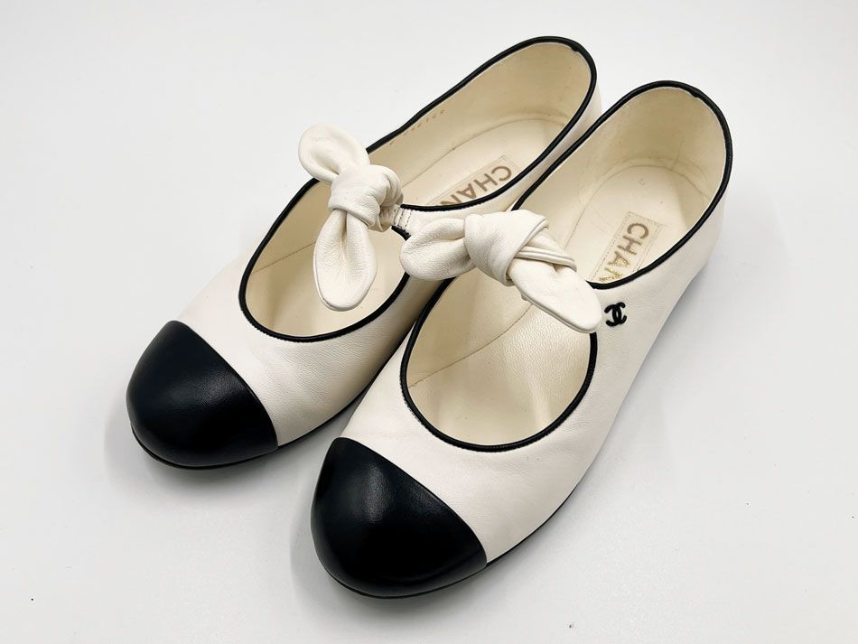 HANEL シャネル レディース フラット シューズ 靴 Mary Janes メリージェーン リボン 2025クルーズ ラムスキン ホワイト ブラック サイズ 38 C G 46149 X 01000 NABTK
